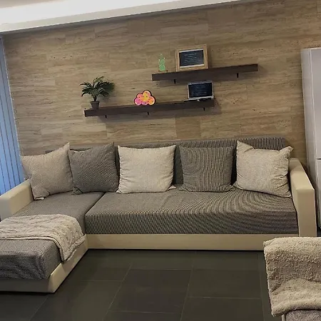 Gombos Maganszallashely Holiday home *