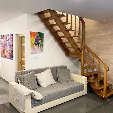 Gombos Maganszallashely Holiday home Vonyarcvashegy