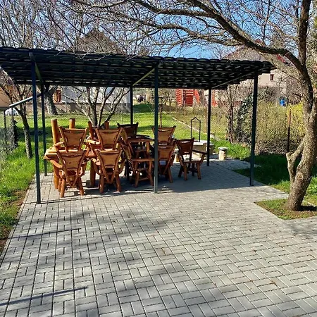 Gombos Maganszallashely Holiday home Vonyarcvashegy